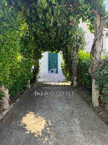 Foto Appartamento a Pietrasanta di 120 m² con 6 locali in vendita