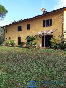 Foto Casa indipendente a Monsummano Terme Centro di 350 m² con 8 locali