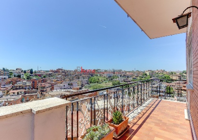 Foto Appartamento in Via Monte Lupo Fiorentino 99, Roma di 88 m² in vendita
