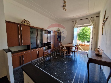 Foto Appartamento in via Domenico Oliva, Genova Sestri Ponente di 94 m²