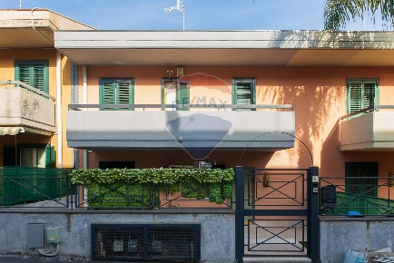 Foto Villa a schiera in Via Vampolieri, Aci Catena Vambolieri di 180 m²