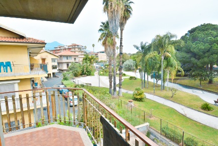 Foto Appartamento in Via Indirizzo 48, Aci Catena di 130 m² con 5 locali