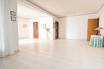 Foto Appartamento in Via Indirizzo 48, Aci Catena di 130 m² con 5 locali