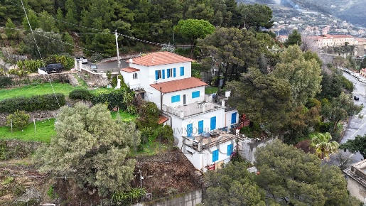 Foto Villa unifamiliare in Corso G. Verdi 16, Ventimiglia Latte, Ville