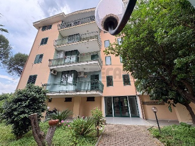 Foto Appartamento in Via de Sanctis, Marcianise di 120 m² con 5 locali