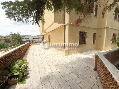 Foto Appartamento in Via Domenico di Giura, Potenza Centro di 187 m²