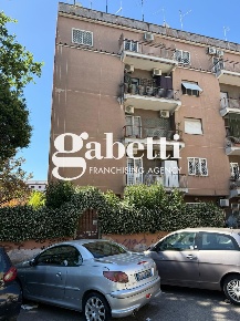 Foto Appartamento in DELLE ROSE, Roma Centocelle di 128 m² con 5 locali