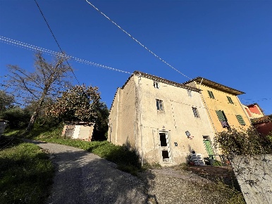 Foto Appartamento a Pistoia La Cugna - Signorino di 130 m² con 9 locali