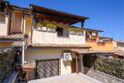 Foto Villa a schiera in Via delle Camelie, Ladispoli Cerreto di 75 m²