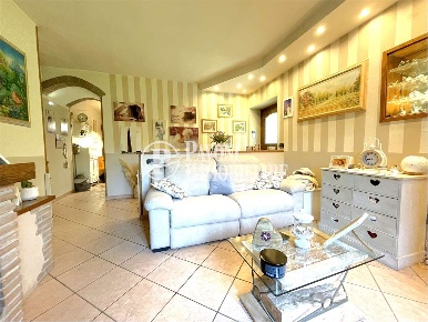 Foto Appartamento a Pistoia di 120 m² con 6 locali in vendita