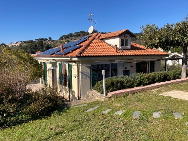 Foto Villa unifamiliare in Via Fanny Roncato, Imperia Oneglia di 190 m²