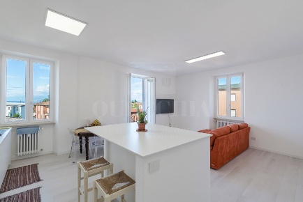 Foto Appartamento in Via a. Bertanza 16, Desenzano del Garda di 100 m²