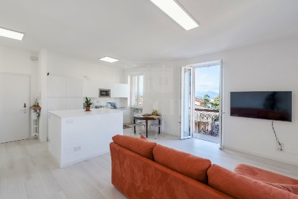 Foto Appartamento in Via a. Bertanza 16, Desenzano del Garda di 100 m²