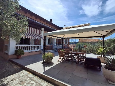 Foto Villa bifamiliare in VIA SANT AGATA, Imperia Castelvecchio di 280 m²