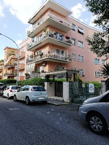 Foto Appartamento in Via Montasio  28, Roma Città Giardino di 35 m²