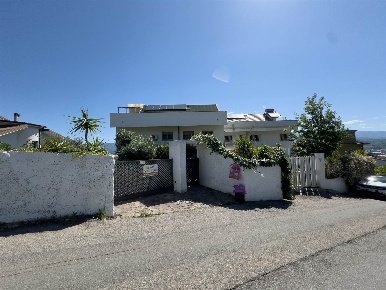 Foto Villa bifamiliare in Via Raffaello Sanzio  32, Rende Roges di 488 m²