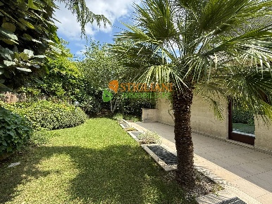 Foto Villa bifamiliare in Piramidi, Campobasso Cese di 250 m² con 9 locali