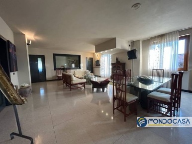 Foto Villa bifamiliare a Palazzolo sull'Oglio Centro di 315 m² in vendita