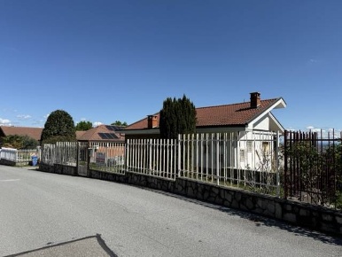 Foto Villa unifamiliare in Via Alessandro Manzoni, Piossasco di 226 m²