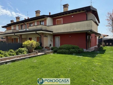 Foto Villa singola a Rovato Centro di 215 m² con 6 locali in vendita