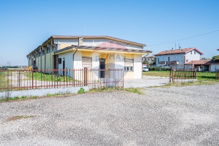 Foto Appartamento in VIA CARDUCCI, Viadana Centro di 823 m² con 6 locali