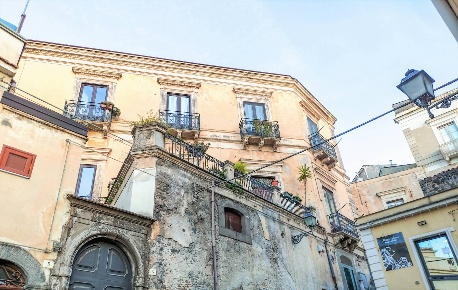 Foto Villa unifamiliare in Piazza Enrico Cimbali, Bronte in vendita