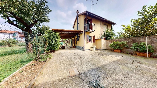 Foto Villa unifamiliare in via col di lana, Tradate Centro di 109 m²