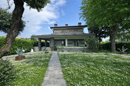 Foto Villa unifamiliare in via meucci, Palazzolo sull'Oglio di 326 m²