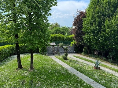Foto Villa unifamiliare in via meucci, Palazzolo sull'Oglio di 326 m²