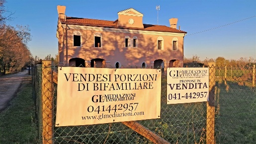 Foto Villa bifamiliare a Scorzè di 130 m² con 4 locali in vendita