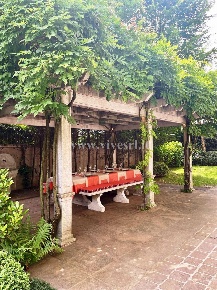 Foto Villa unifamiliare a Cusano Milanino di 515 m² con 14 locali