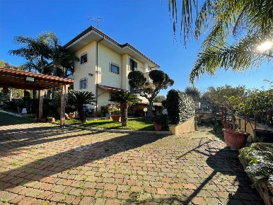 Foto Villa bifamiliare in via cristoforo colombo  16, Sabaudia Colle D'Alba