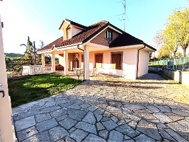Foto Villa unifamiliare in STRADA CITERNA 94, Valenza di 245 m² in vendita