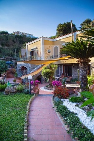 Foto Villa unifamiliare in Via Cava Ruffano, Ischia Sant'angelo di 500 m²