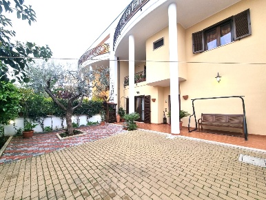 Foto Villa unifamiliare a Casamassima di 210 m² in vendita
