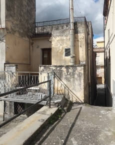 Foto Appartamento in Via Santi n. 251, Bronte di 160 m² con 10 locali