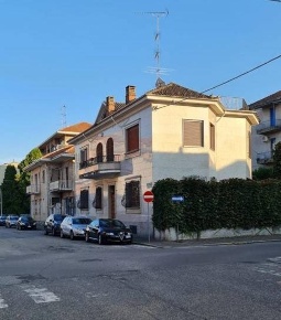 Foto Villa unifamiliare a Valenza Centro di 350 m² con 7 locali in vendita