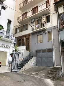 Foto Appartamento in Via Giacosa n. 18, Bronte di 70 m² in vendita