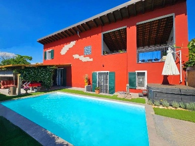 Foto Villa singola in Via Vittorio Veneto 70, Corbetta di 180 m² in vendita