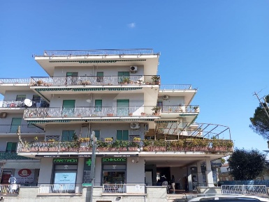 Foto Appartamento in VIA CADORNA, Minturno di 120 m² con 5 locali