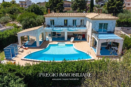 Foto Villa unifamiliare in Zona A, Noci di 411 m² con 15 locali in vendita