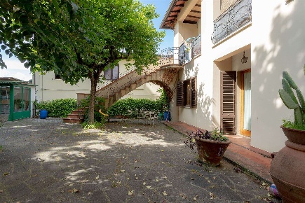 Foto Villa unifamiliare in via 25 aprile, Signa Centro di 418 m² in vendita