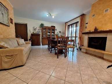 Foto Appartamento a Tolentino di 105 m² con 5 locali in vendita