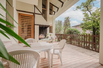 Foto Villa unifamiliare in Via Ruzzante 1, Abano Terme Centro di 219 m²