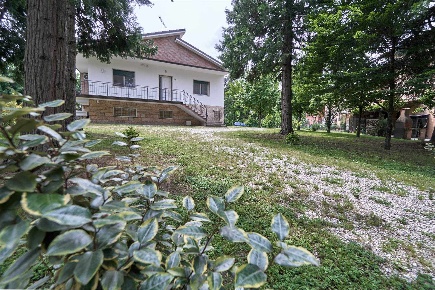 Foto Villa unifamiliare a Budrio di 257 m² con 7 locali in vendita