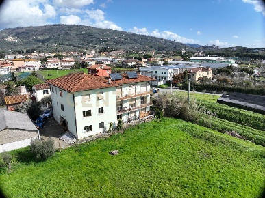 Foto Appartamento in Via di Campo 24, Pescia di 300 m² con 12 locali