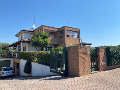Foto Villa unifamiliare in Via Campoleone 37B, Ariccia Centro di 180 m²