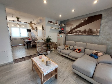 Foto Appartamento in Via Chiappara 44, Adria Centro di 80 m² con 5 locali