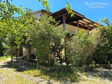 Foto Villa bifamiliare in Via dello Sport, Marsciano di 222 m² con 7 locali