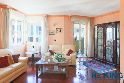 Foto Appartamento in Via Basiliani, Casarano di 117 m² con 7 locali